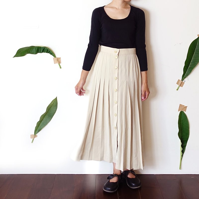 BajuTua / vintage / almond flour comfortable Thick pleated skirt - กระโปรง - เส้นใยสังเคราะห์ สีกากี
