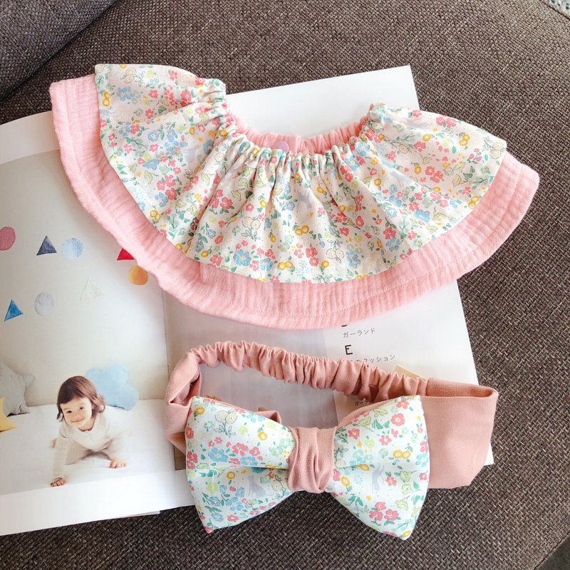 蜜桃粉韓系碎花 彌月禮盒兩件組 手工荷葉圍兜+寶寶髮帶 - 彌月禮盒 - 棉．麻 