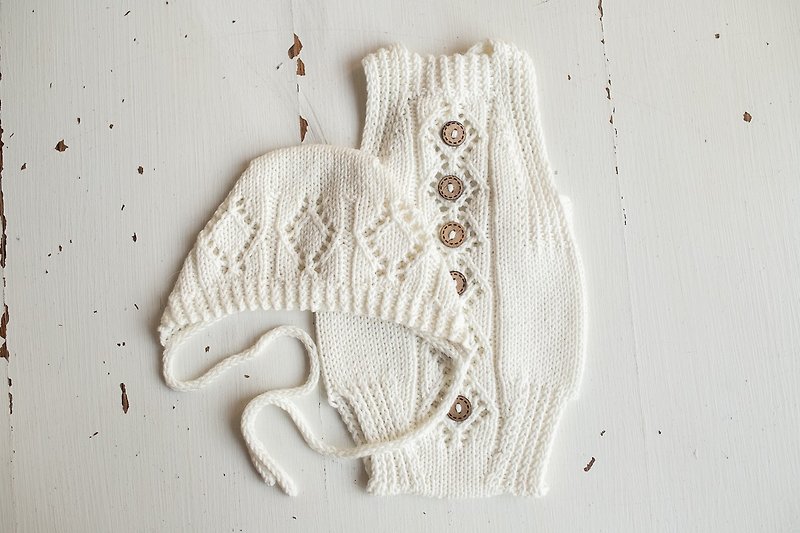 White bodysuit for newborns:the perfect outfit for a baby - เครื่องประดับ - โลหะ ขาว