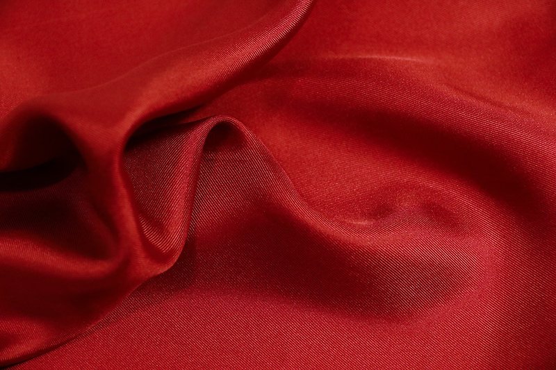 [Japanese Exquisite Craftsmanship] Minimalist Dark Red Square Scarf - French Washing Chain Texture - Charm Upgrade - ผ้าเช็ดหน้า - ผ้าไหม สีแดง
