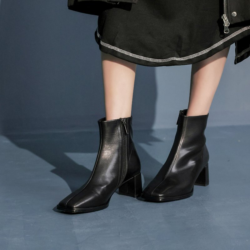 Tire leather retro square toe neat chunky heel boots - รองเท้าบูทสั้นผู้หญิง - หนังแท้ สีดำ