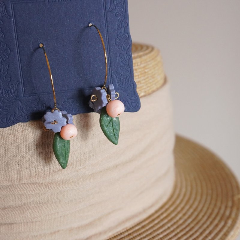 TeaTime Fog Blue and Dark Green Flower Combination Earrings Ear Clips - ต่างหู - วัสดุอื่นๆ สีน้ำเงิน