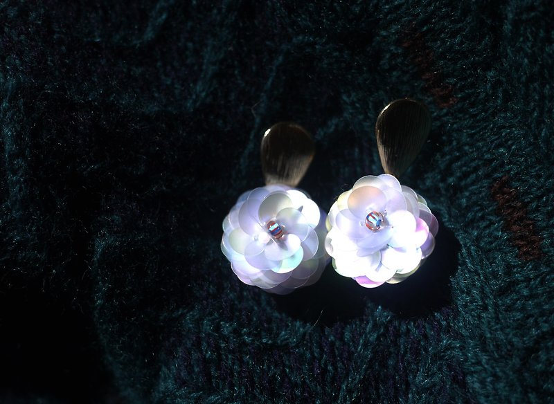 [Produced by the flower room] sterling silver purple camellia earrings - ต่างหู - งานปัก สีม่วง