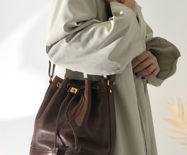 CELINE ガンチーニ 巾着 ショルダーバッグ ヴィンテージ ワンショルダー 日本直送 名牌中古包 】CELINE セリーヌ ガンチーニ レザー 巾着
