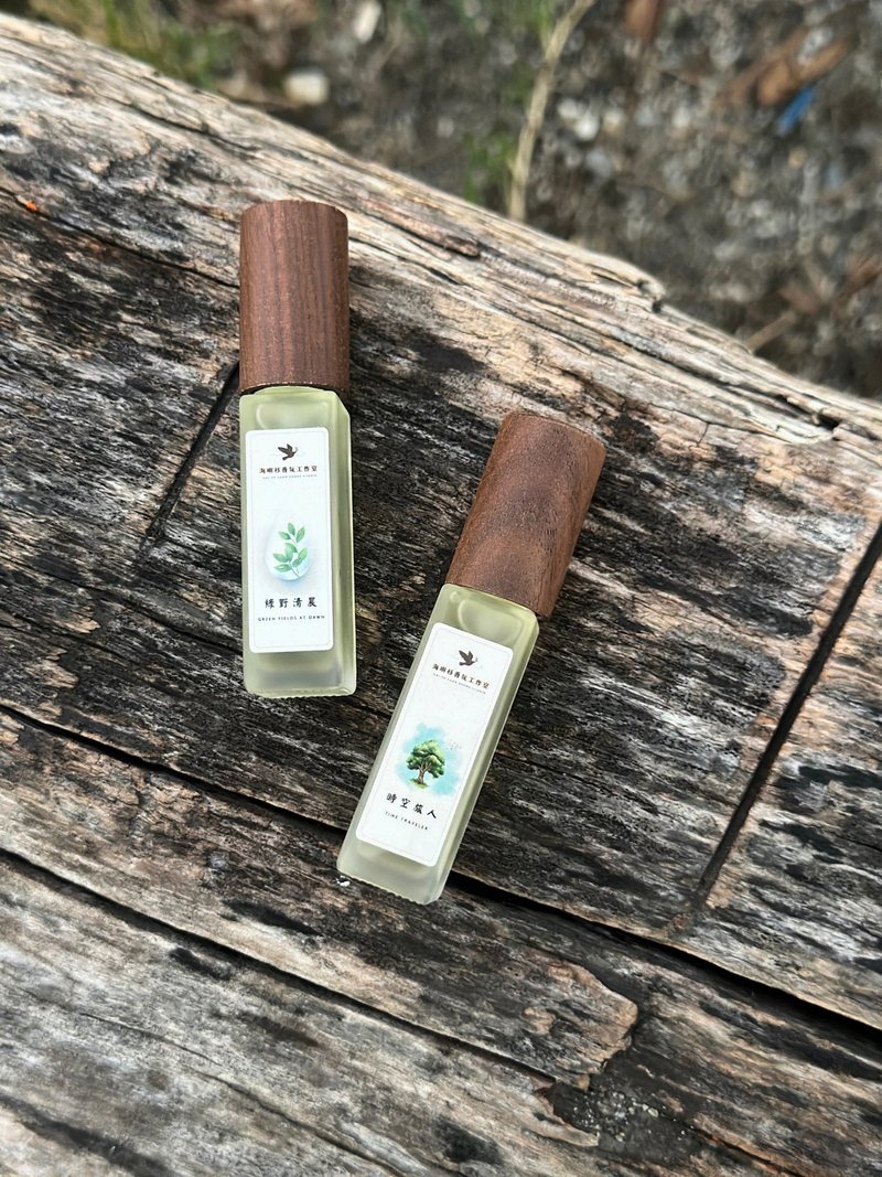 海嶼杉・天然エッセンシャルオイルアロマスプレー 10ml - アロマ・線香 - ガラス 