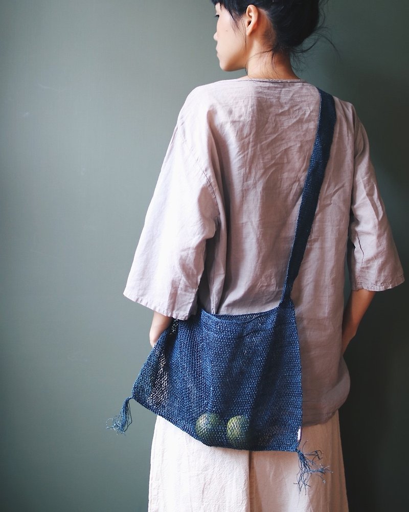 Omake Select 手工編織樹皮包  藍染 - 側背包/斜背包 - 植物．花 藍色