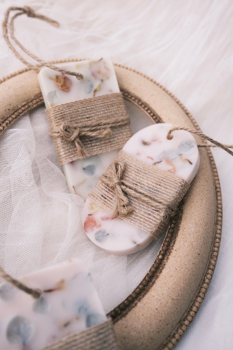 Dried flower fragrance Wax tag 30g | Natural Wax material | Customized gifts | Wedding favors | Starting from 50 pieces - Candles & Candle Holders - Wax Multicolor