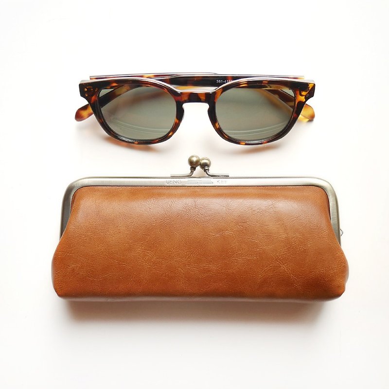 Hand の temperature glasses mouth gold bag / pencil case / cosmetic bag [made in Taiwan] - กระเป๋าคลัทช์ - โลหะ สีนำ้ตาล