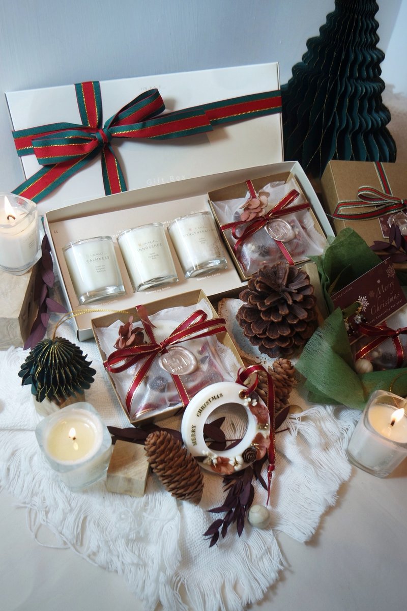 \ CHRISTMAS Special / Gift Box Of 3 Mini Candles & 1 Scented Wax Sachet - เทียน/เชิงเทียน - ขี้ผึ้ง ขาว