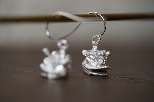 シルバー925 獅子舞ピアス(フック) - ショップ Silversmith