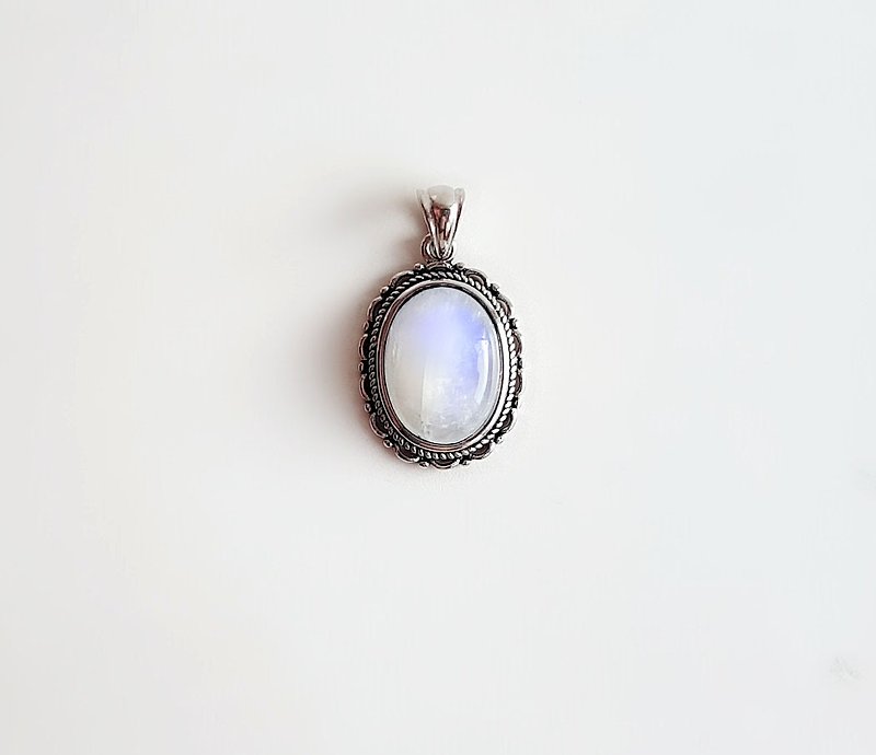 Natural Mineral Moonstone 925 Sterling Silver ‧ Pendant Necklace - Necklaces - Gemstone White