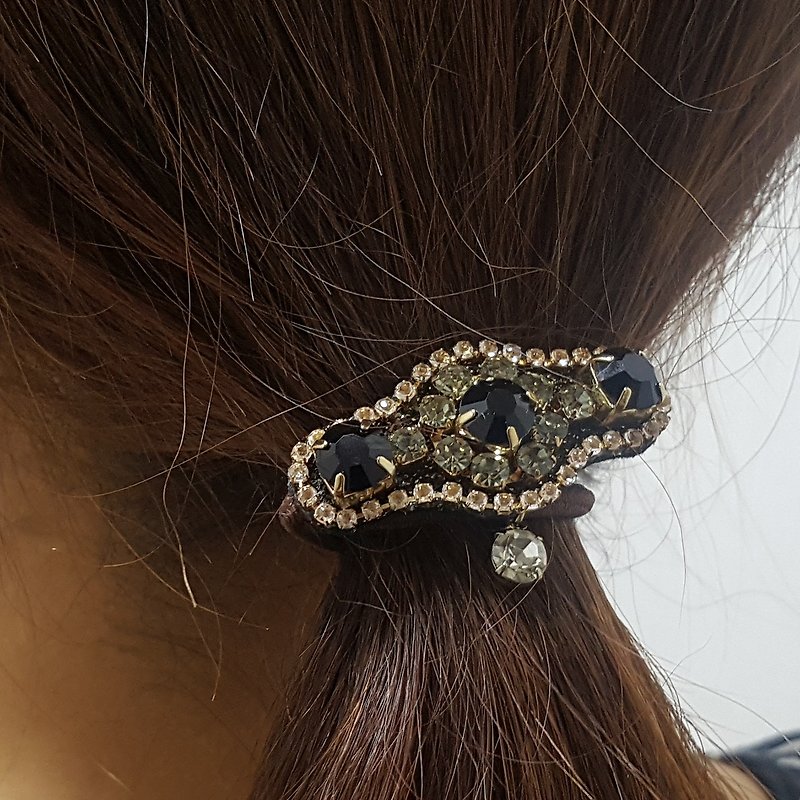 Oriental Black  rhinestone ponytail holder - 髮飾 - 聚酯纖維 黑色