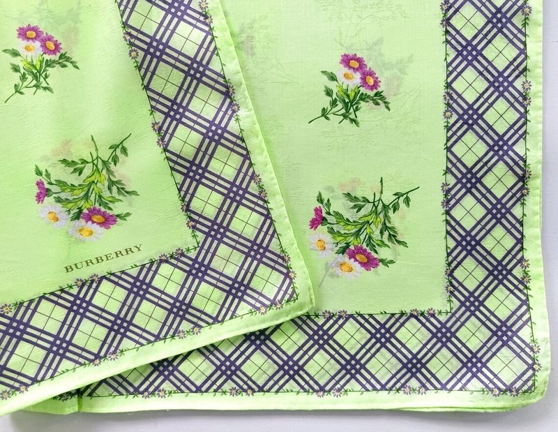 Vintage Burberrys Floral Cosmos Handkerchief – Check Border 23 x  23 x 23 inches - 絲巾 - 棉．麻 綠色