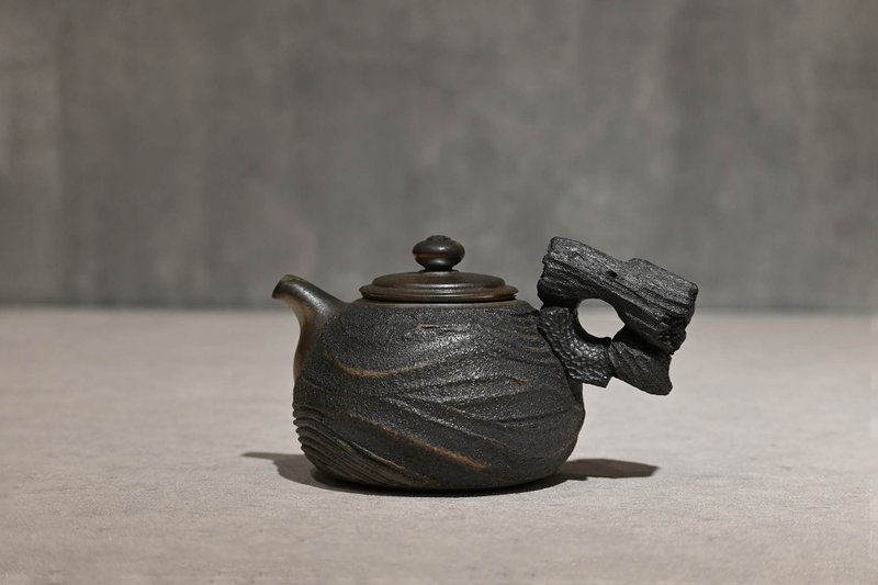 | 400cc | 仿生木紋正把壺 大容量茶壺 柴燒壺 【臻麟陶藝】 - 茶壺/茶杯/茶具 - 陶 