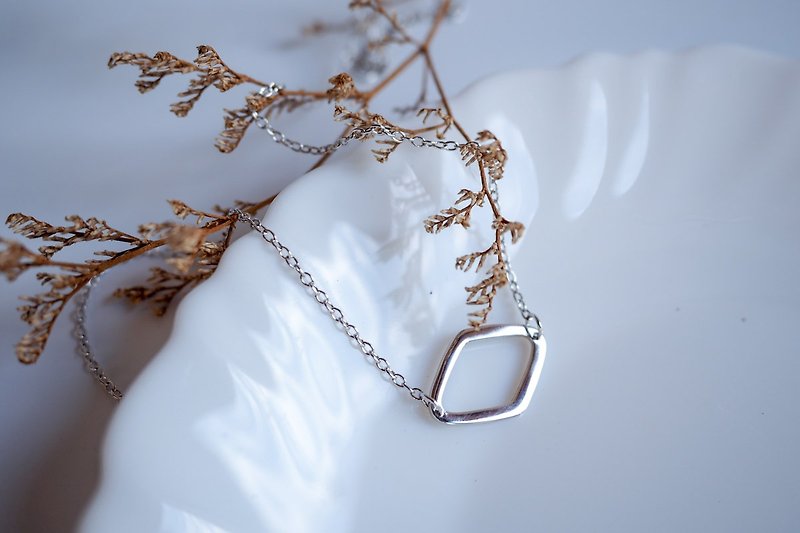 Diamond-shape quadrangle plain sterling silver necklace - สร้อยคอ - เงินแท้ สีเงิน