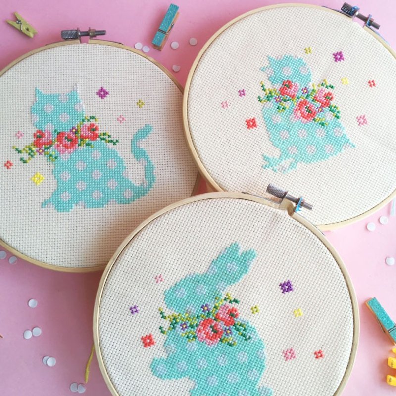 Cross Stitch KIT SET - Kitten + Bunny + Chick with Floral Wreaths - เย็บปัก/ถักทอ/ใยขนแกะ - งานปัก สีน้ำเงิน