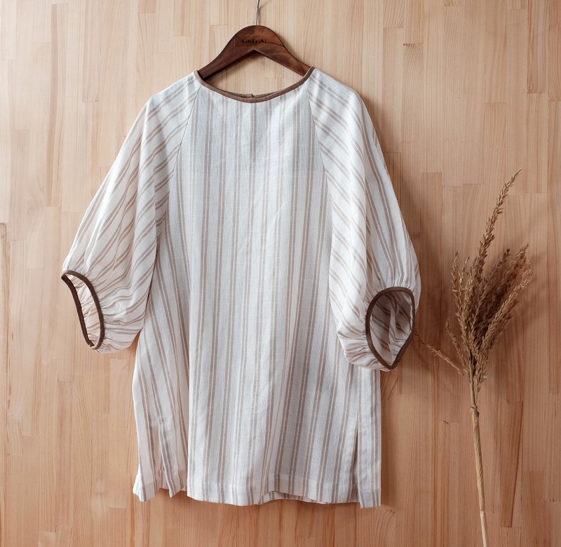 Lachlan puffy sleeve top/white Khaki straight pattern - เสื้อผู้หญิง - ผ้าฝ้าย/ผ้าลินิน หลากหลายสี