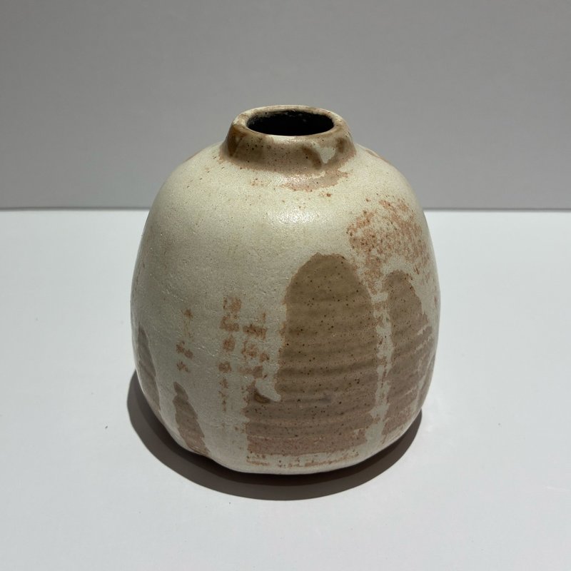 Ceramic small vase - เซรามิก - ดินเผา สีกากี