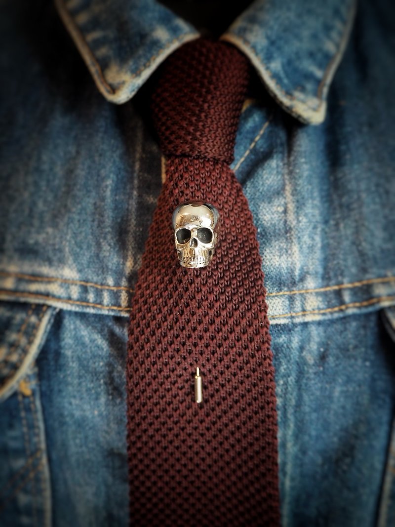 Skull Lapel Pin in White Bronze. - Brooches - Other Metals Silver