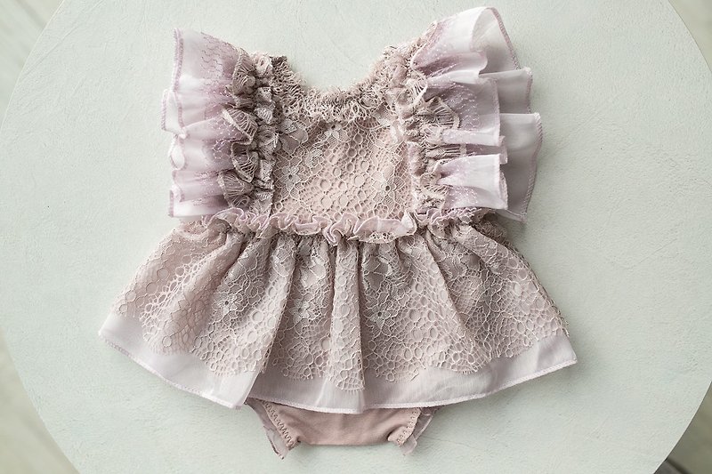 Purple romper with lace for newborn girls:the perfect outfit for a little girl - 嬰兒手鍊/飾品 - 其他金屬 紫色
