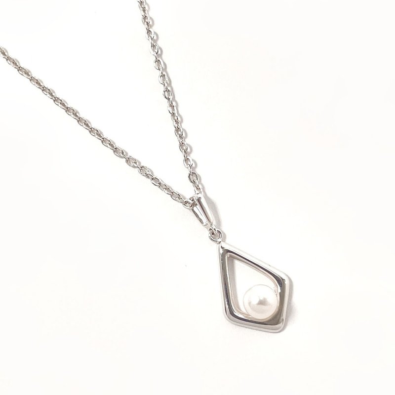 【日本直送 中古美品】ミキモト MIKIMOTO ネックレス シルバー/アコヤ真珠 アクセサリー 磨き上げ処理済み - 項鍊 - 純銀 銀色