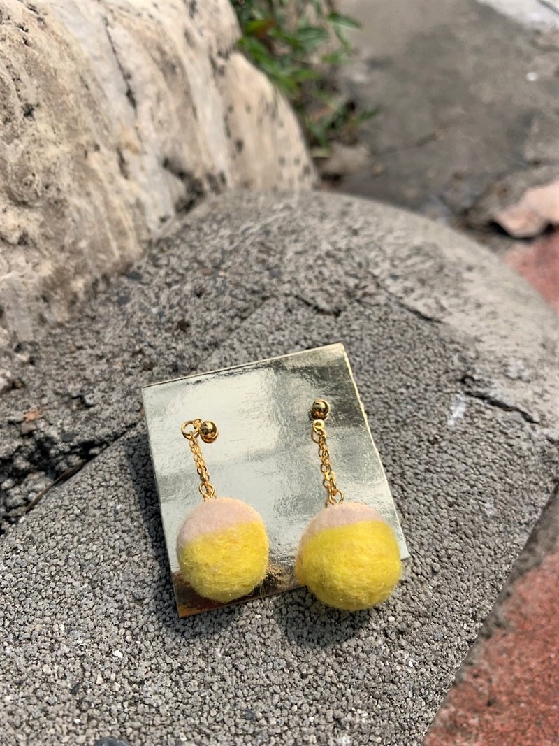 Taiwan's market snack Felted Potato ball Earring - Earrings & Clip-ons - Wool Yellow