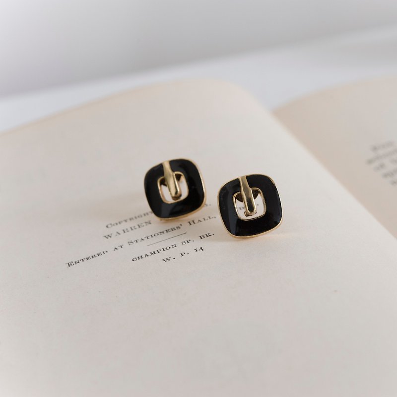 Vintage Button Earrings - ต่างหู - พลาสติก สีดำ