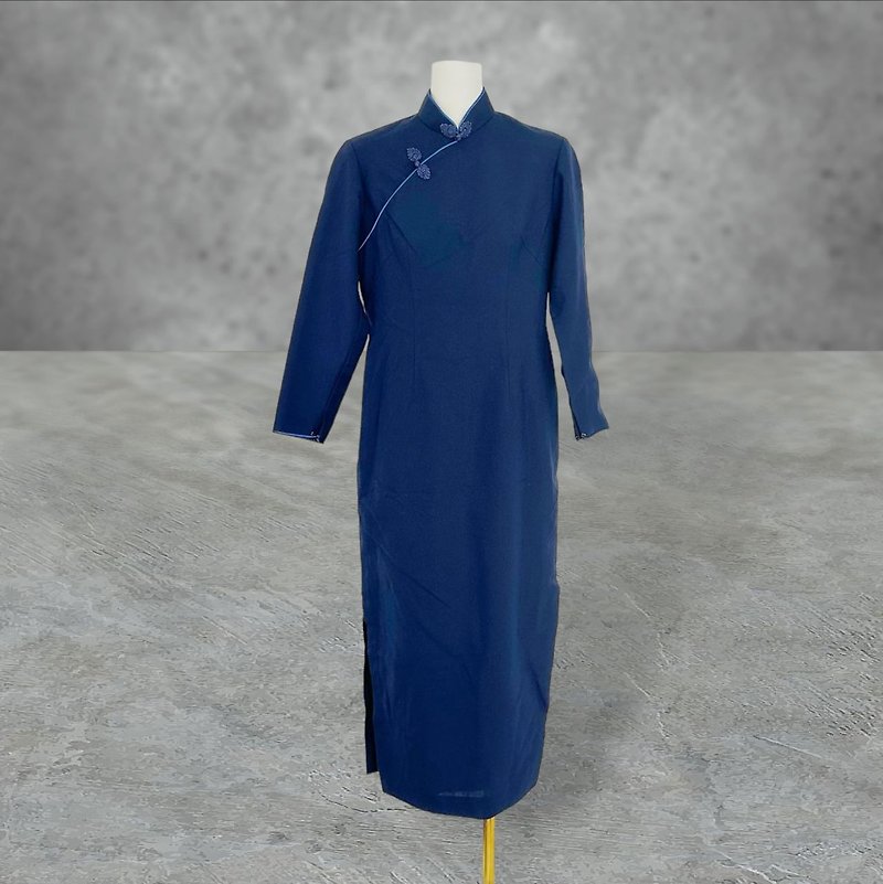 Second-hand dark blue slightly straightened antique custom-made short-sleeved cheongsam PF522 - ชุดเดรส - เส้นใยสังเคราะห์ สีน้ำเงิน