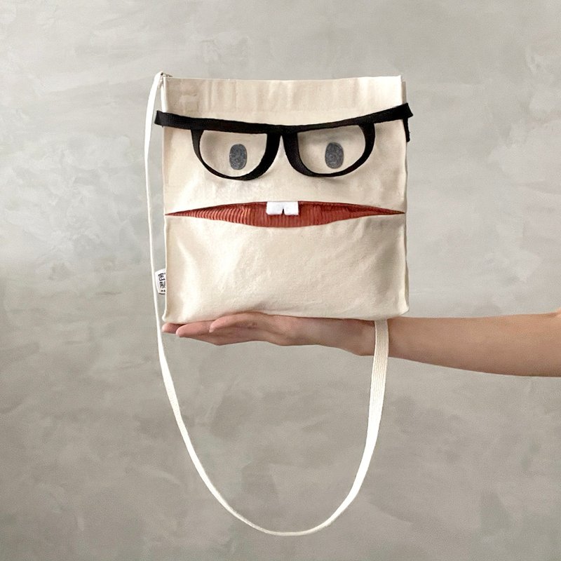 【立體布袋】精明笑, 斜背/手挽帆布袋 - 側背包/斜背包 - 棉．麻 白色