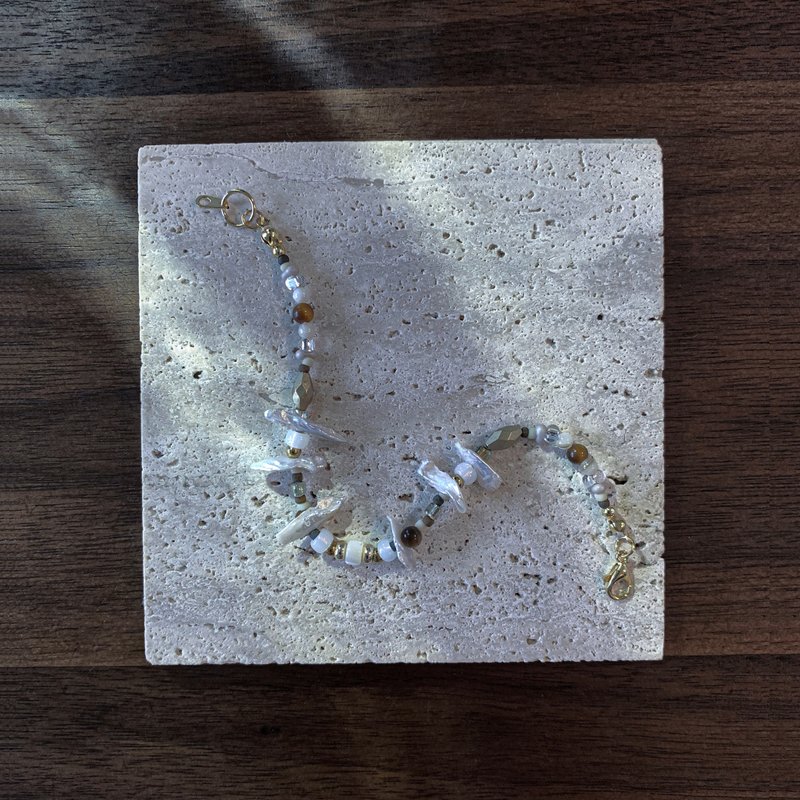 Atelier Pluton Experiment No. | PL081 - สร้อยข้อมือ - เปลือกหอย ขาว