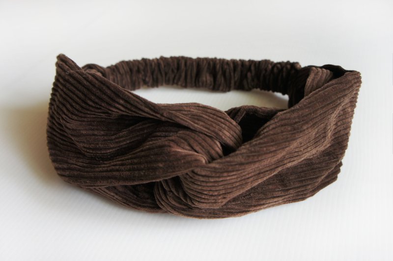 Brown suede / handmade elastic headband - เครื่องประดับผม - ผ้าฝ้าย/ผ้าลินิน สีนำ้ตาล