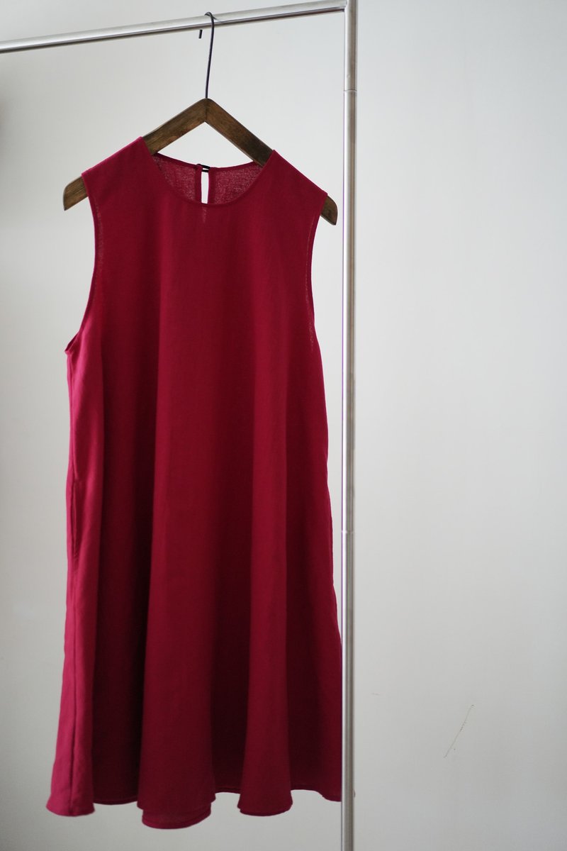 酒紅內襯傘狀背心洋裝 - 背心/無袖上衣 - 棉．麻 紅色