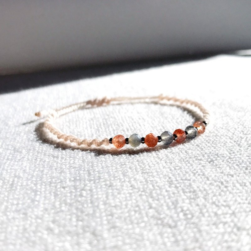 Abundance and Good Fortune Sunstone Labradorite Macrame Knot Bracelet - สร้อยข้อมือ - ขี้ผึ้ง หลากหลายสี