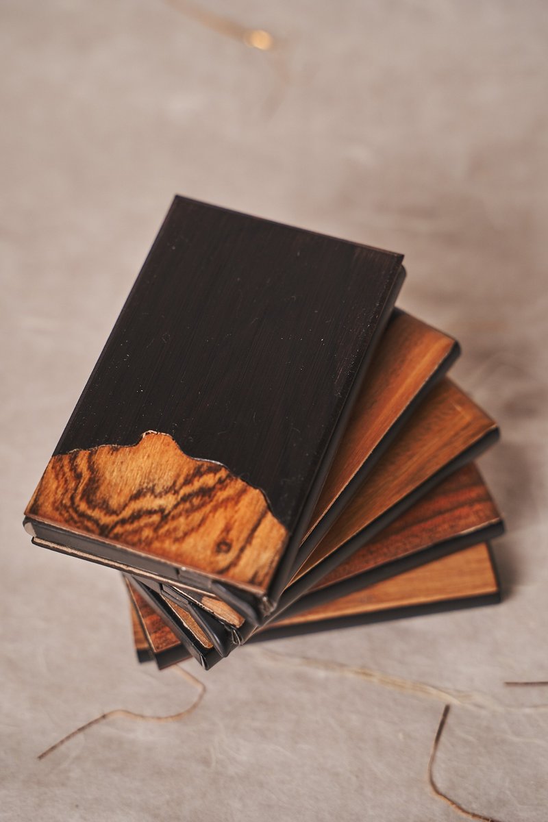 Lion Rock Double Sided Wood Grain Card Holder - ที่เก็บนามบัตร - ไม้ สีนำ้ตาล