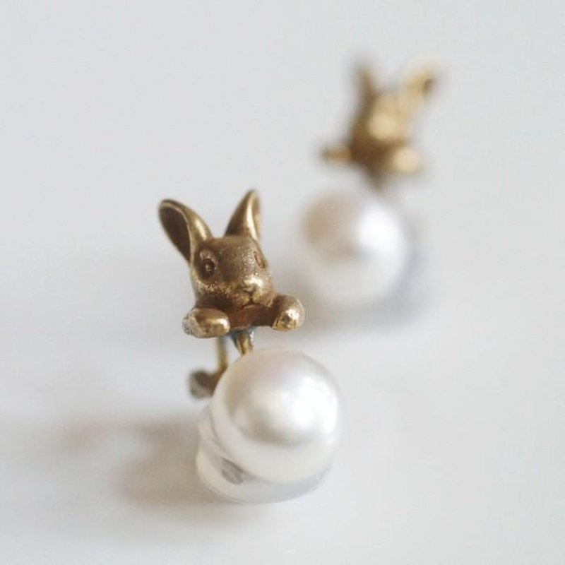 Pearl and Rabbit Clip-On Antique One Ear