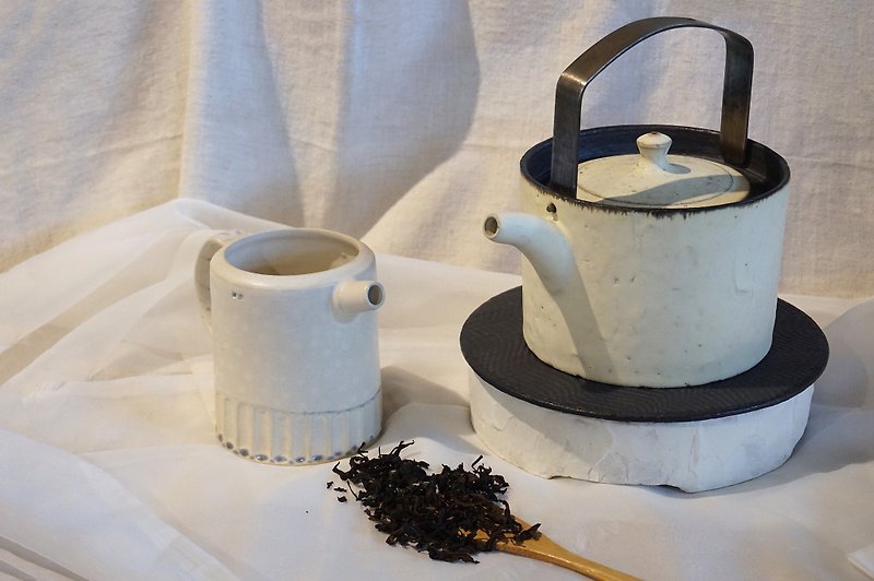 微彩繪釉白茶海 - 茶壺/茶杯/茶具 - 陶 白色