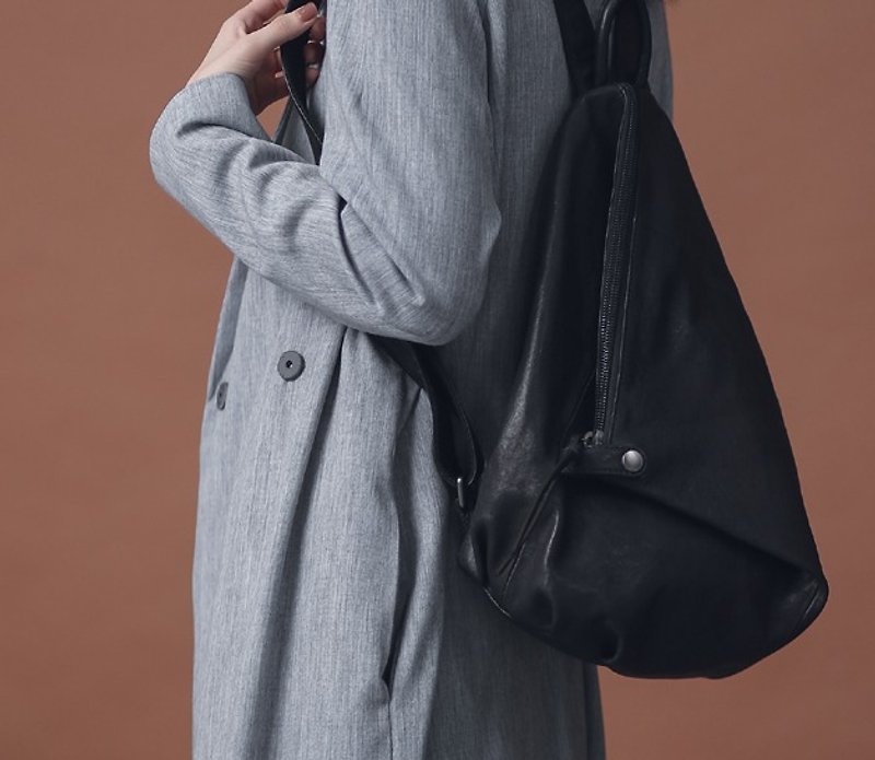 Three-dimensional zipper structure minimalist leather back backpack black - Backpacks - Genuine Leather Black