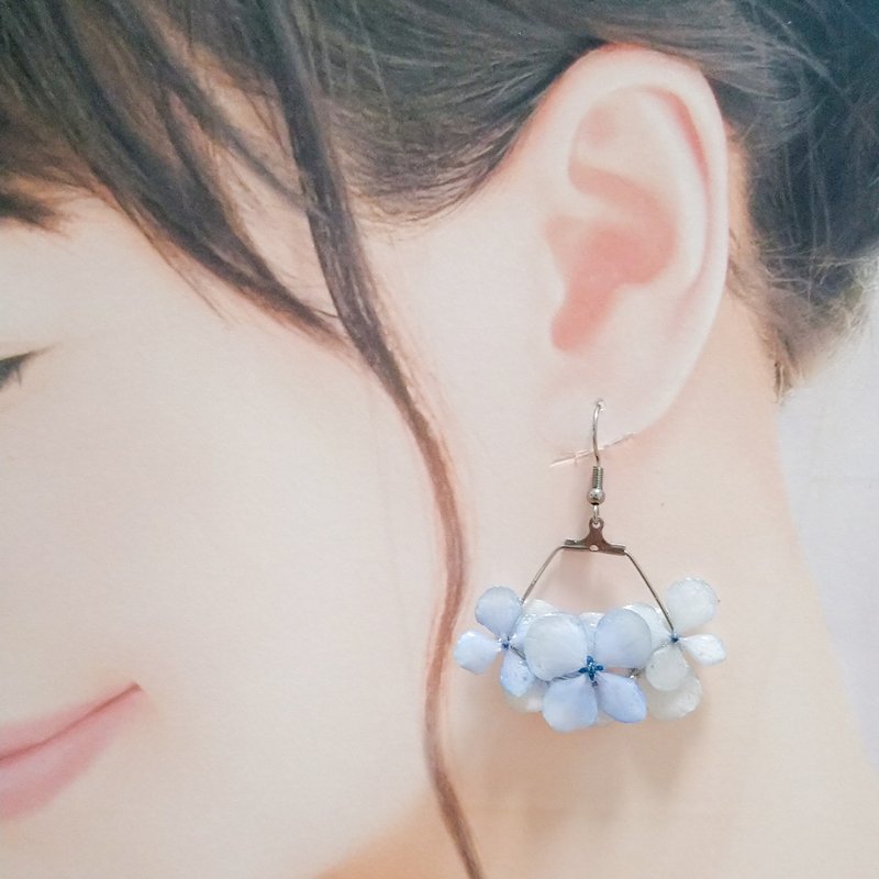 Sky blue hydrangea flower lover basket earrings - ต่างหู - พืช/ดอกไม้ สีน้ำเงิน