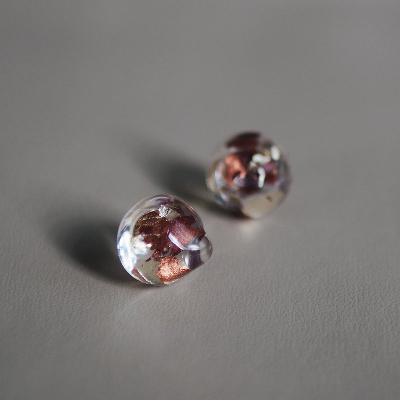 MIZU water letter transparent gold leaf bead type handmade resin earrings