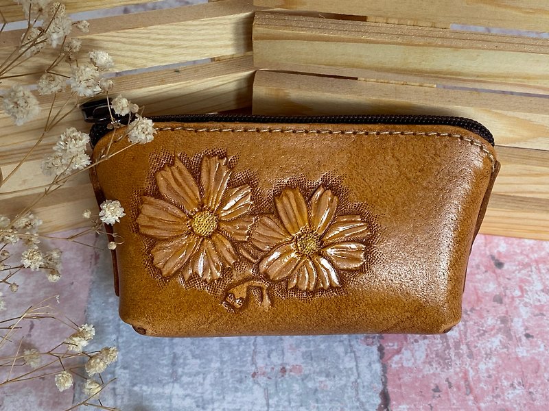 Coin purse/leather carved daisy - กระเป๋าสตางค์ - หนังแท้ 