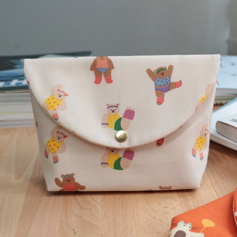 【COME ON BABY!健身操】 化妝包 雜物包 收納 熊 Aerobics - 化妝包/收納袋 - 棉．麻 卡其色