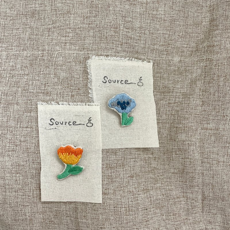 Exclusive design l embroidery brooch embroidery pin small flower brooch small flower embroidery - Brooches - Cotton & Hemp White