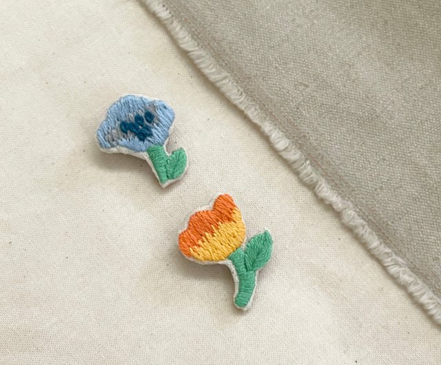 専用デザイン l刺繍ブローチ 刺繍ピン 小花ブローチ 小花刺繍