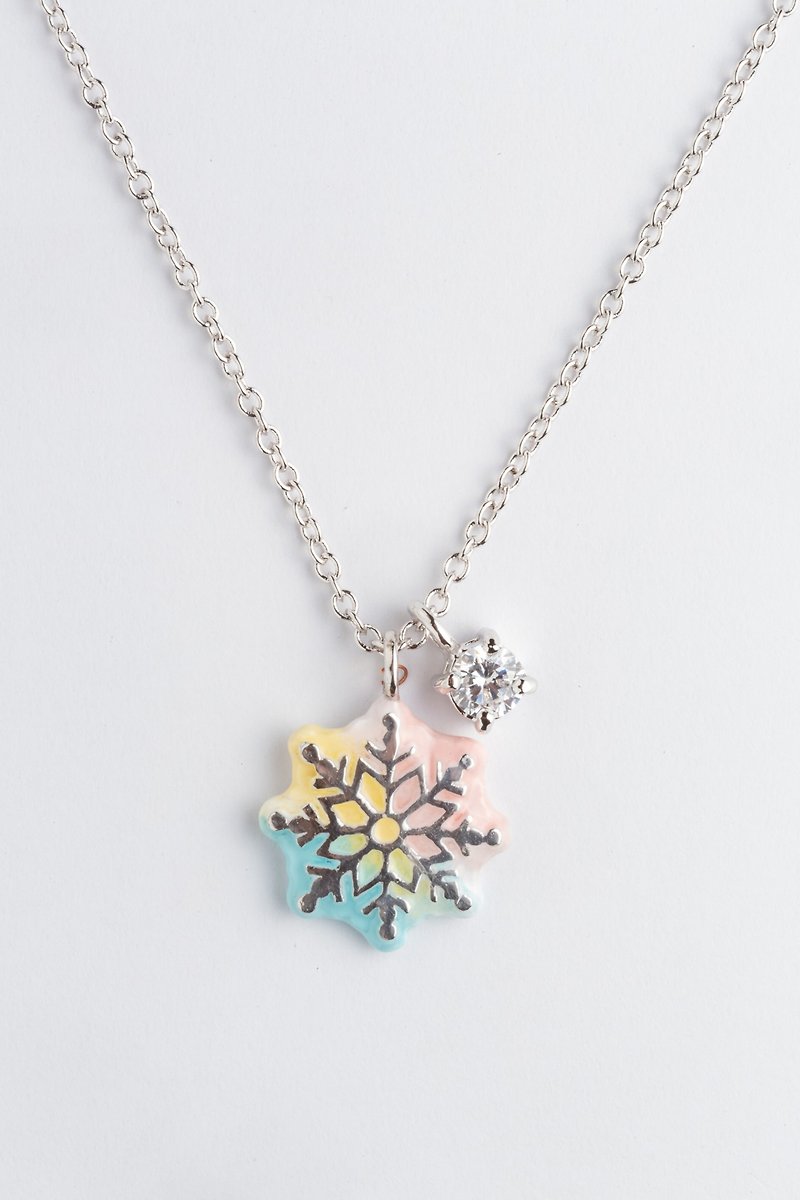 Pastel romantic snowflake zircon necklace - Necklaces - Enamel 