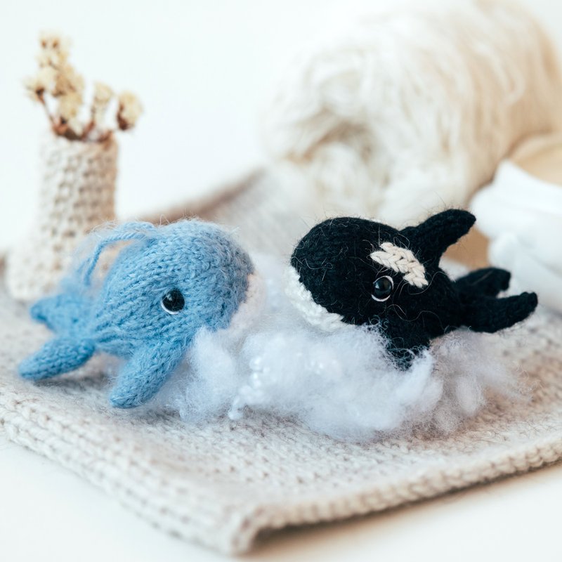 Little whale knitting pattern. Knitted amigurumi orca whale step by step - 手工藝教學/工具書 - 其他材質 
