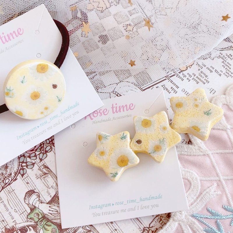 Hand-painted summer daisy flower hair clip/hair tie - เครื่องประดับผม - ดินเหนียว สีเหลือง