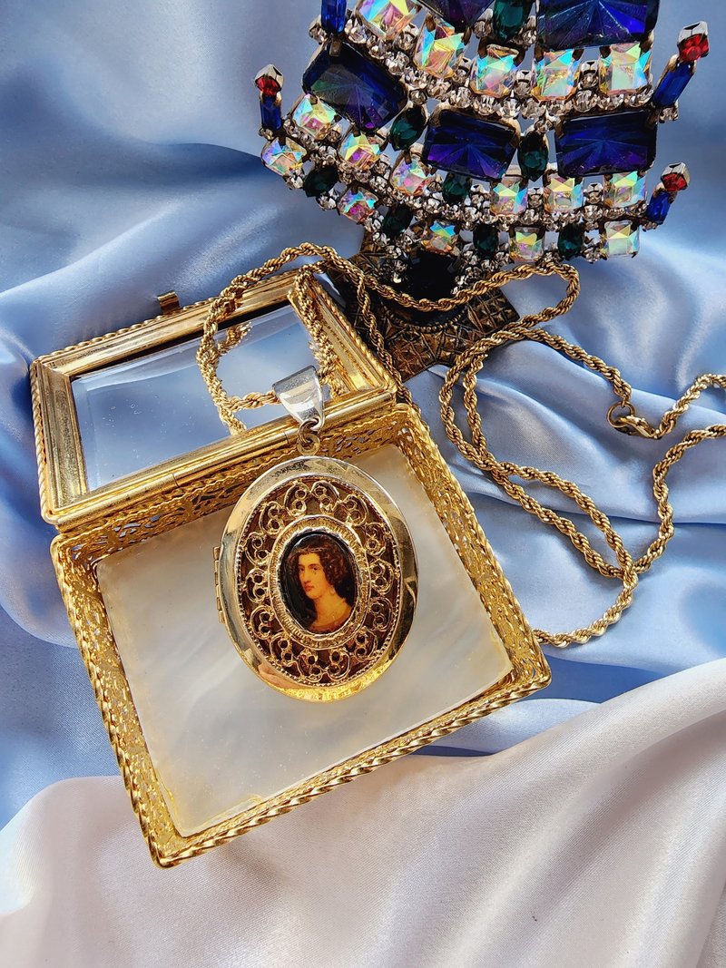 美國西洋古董飾品 /伯爵夫人金繩藝術花框羽捲LOCKET項鍊/長鍊 - 長項鍊 - 其他金屬 