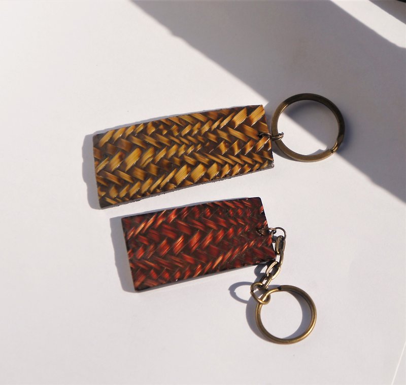 Lacquer bamboo card/youyou card key ring - Keychains - Bamboo Multicolor