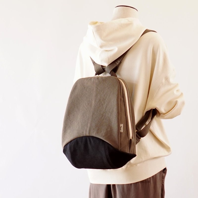 Mousse/ Khaki ×Black [Made to order] Trocco canvas bag - กระเป๋าเป้สะพายหลัง - ผ้าฝ้าย/ผ้าลินิน 