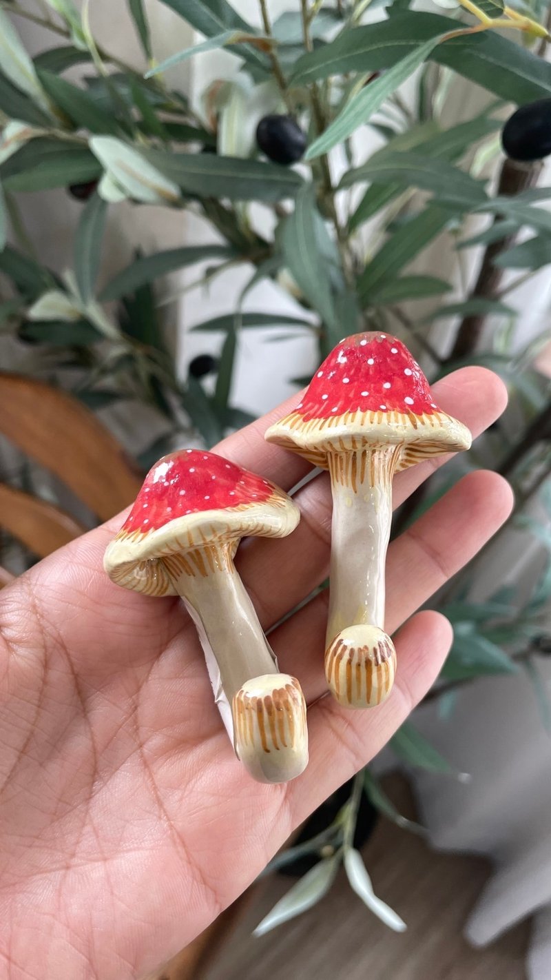 mushroom magnet - Other - Pottery 